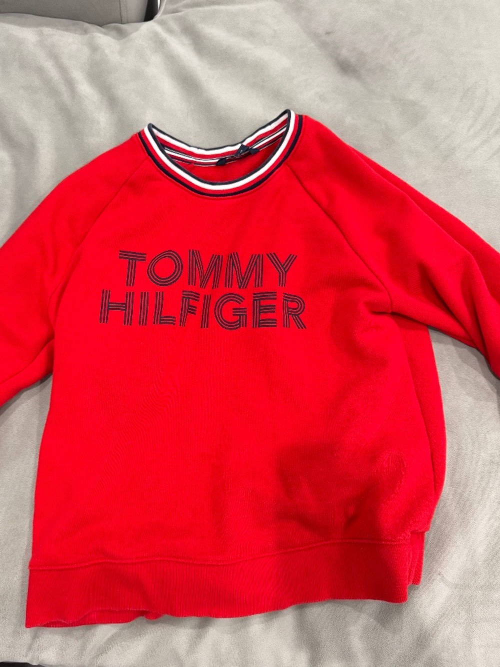 Vintage Style Tommy Hilfiger Red crewneck